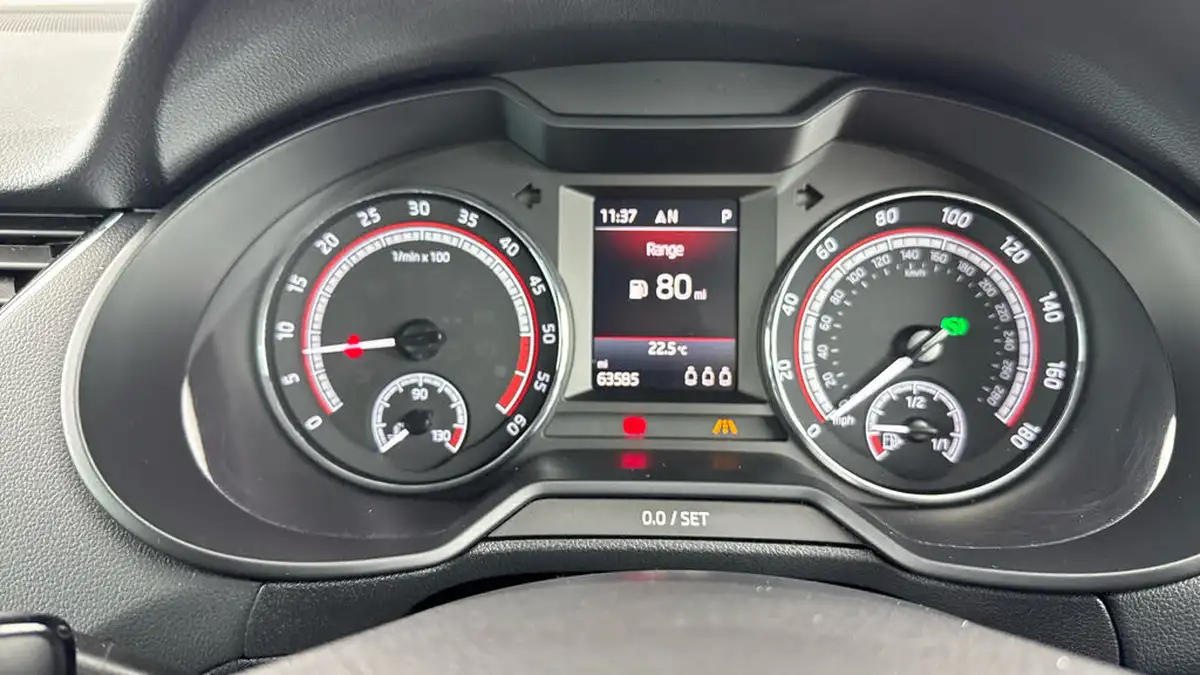 2019-skoda-octavia-20tdi-vrs-4x4-scr-hatchback-big-12