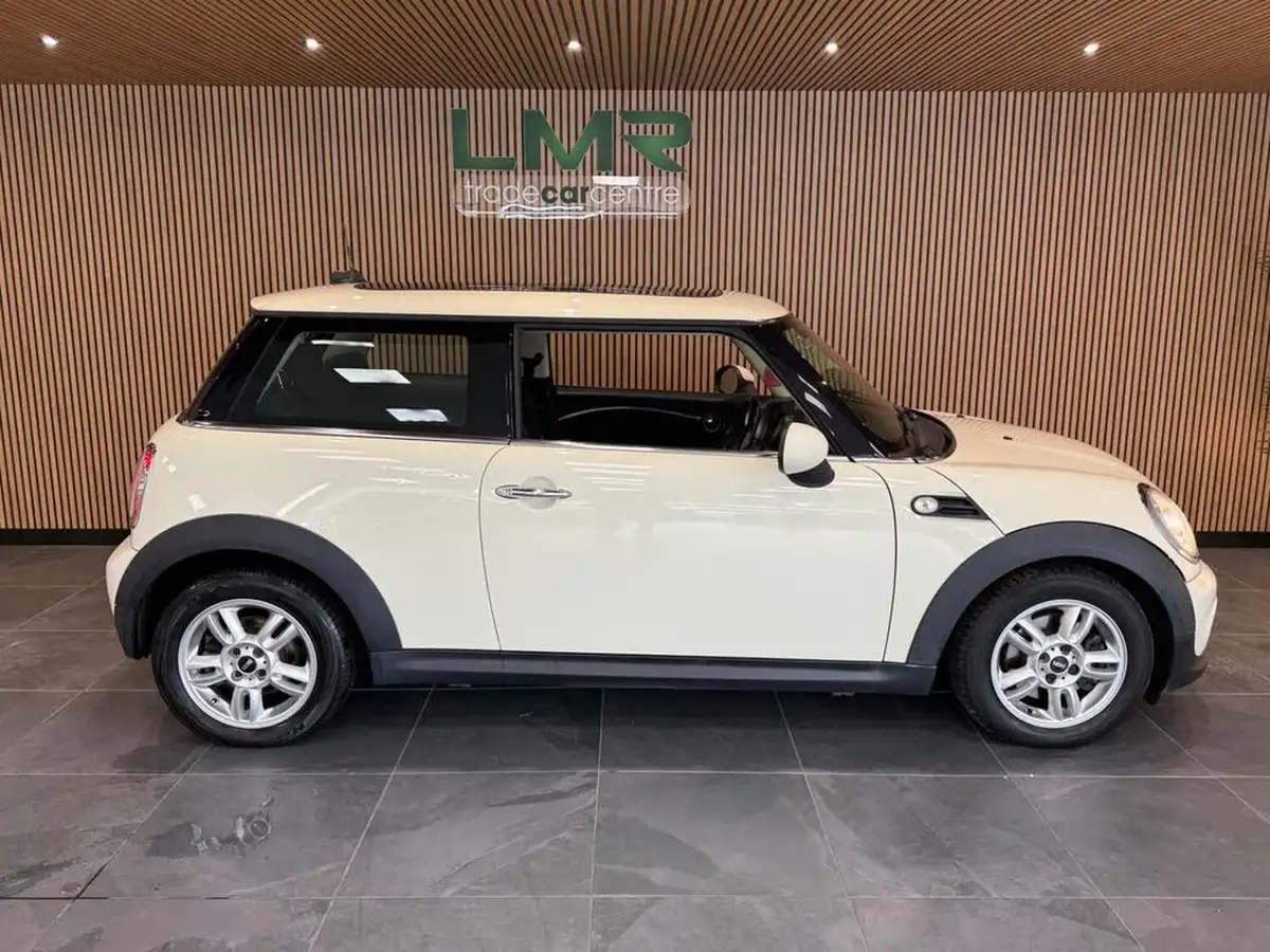 2013-mini-cooper-16-one-98bhp-sport-chili-hatchback-3d-big-5
