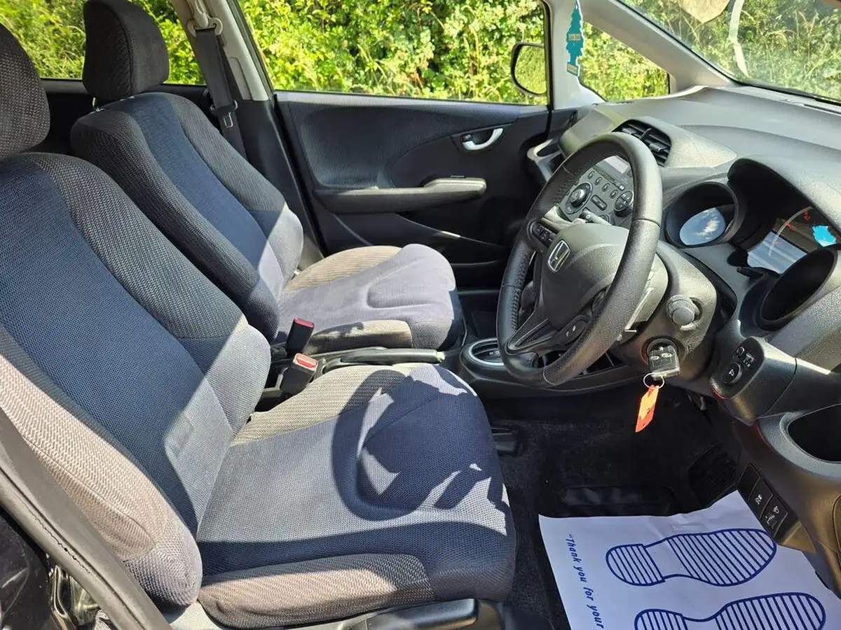 2013-honda-jazz-14-es-plus-cvt-big-35