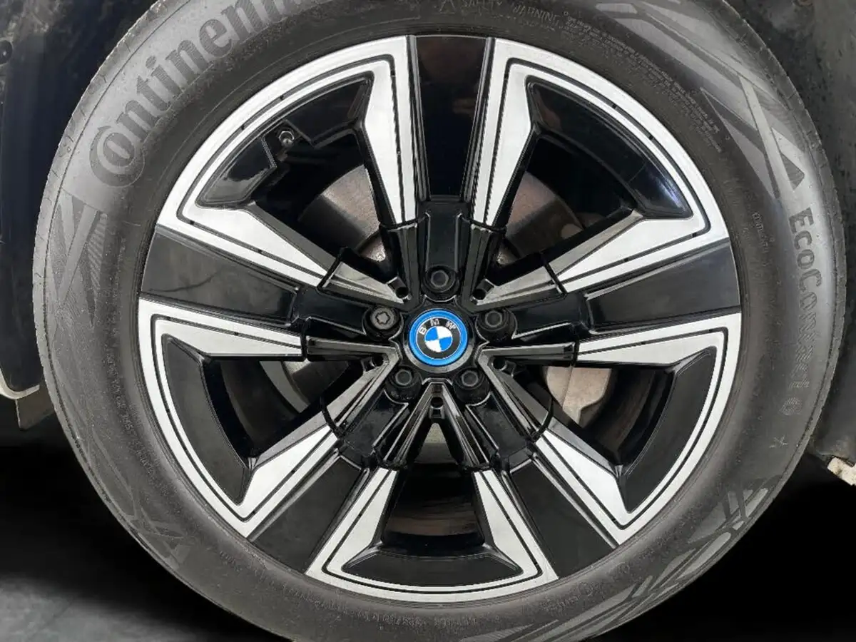 2021-bmw-ix3-e-m-sport-big-13