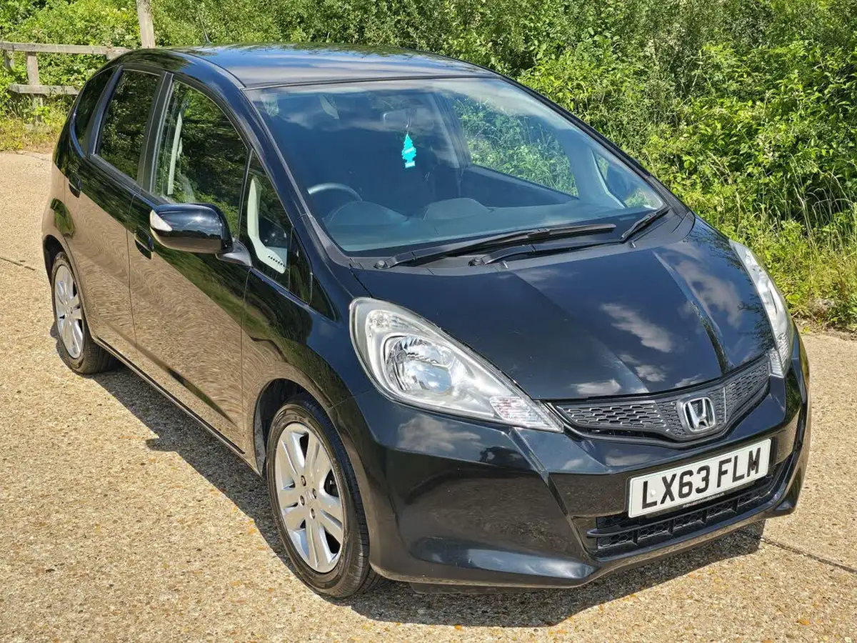 2013-honda-jazz-14-es-plus-cvt-big-11