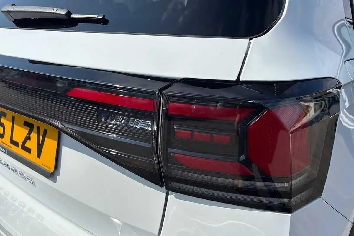 2025-volkswagen-t-cross-10-tsi-r-line-dsg-big-21