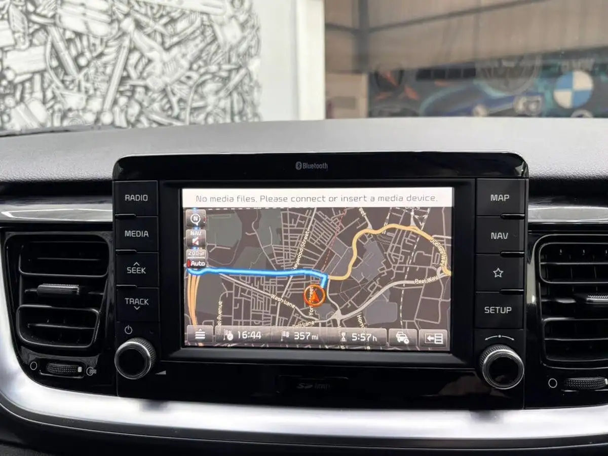 2020-kia-stonic-10-t-gdi-4-dct-big-19