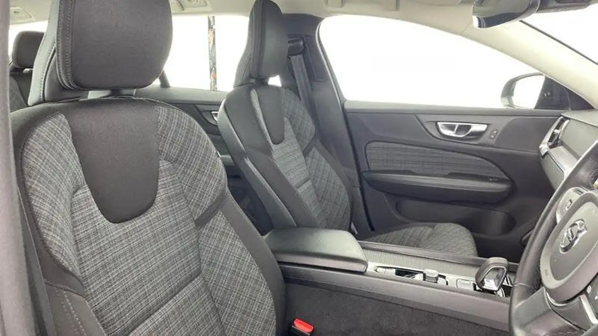 2022-volvo-v60-20-b3-momentum-161bhp-big-12