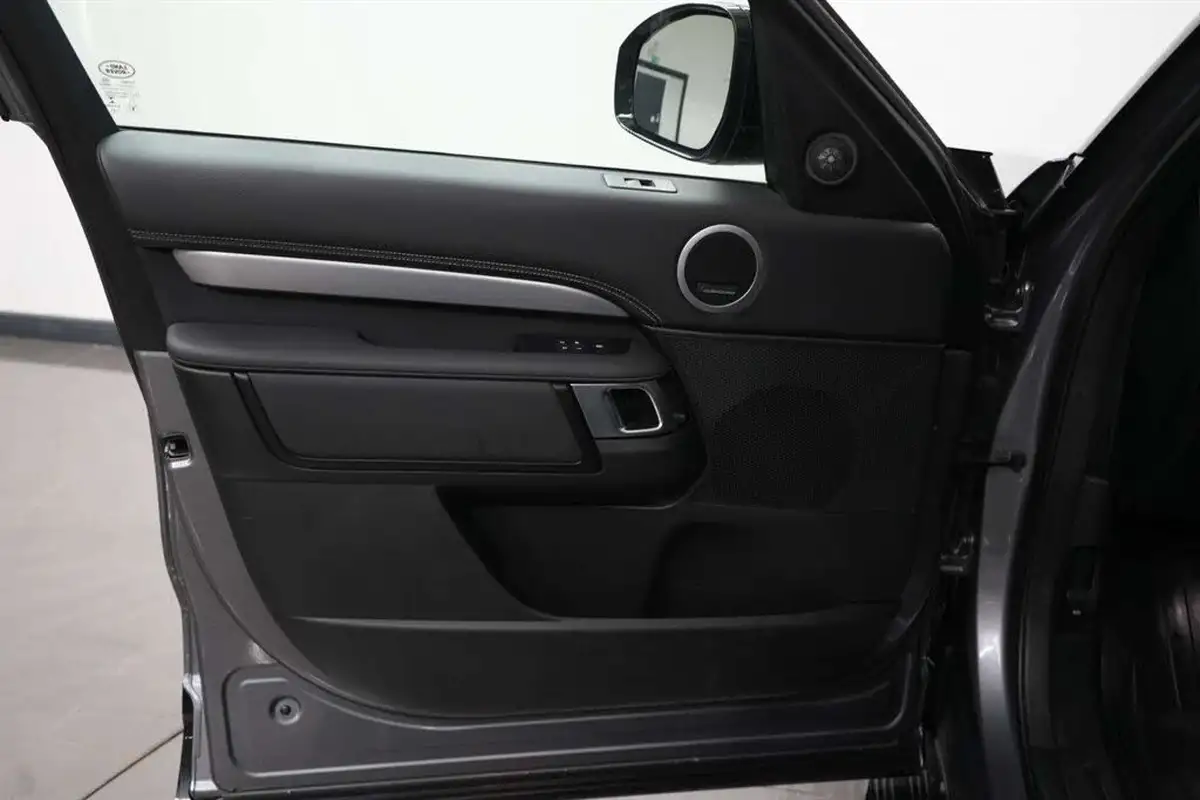 2021-land-rover-discovery-30-d300-r-dynamic-hse-big-24