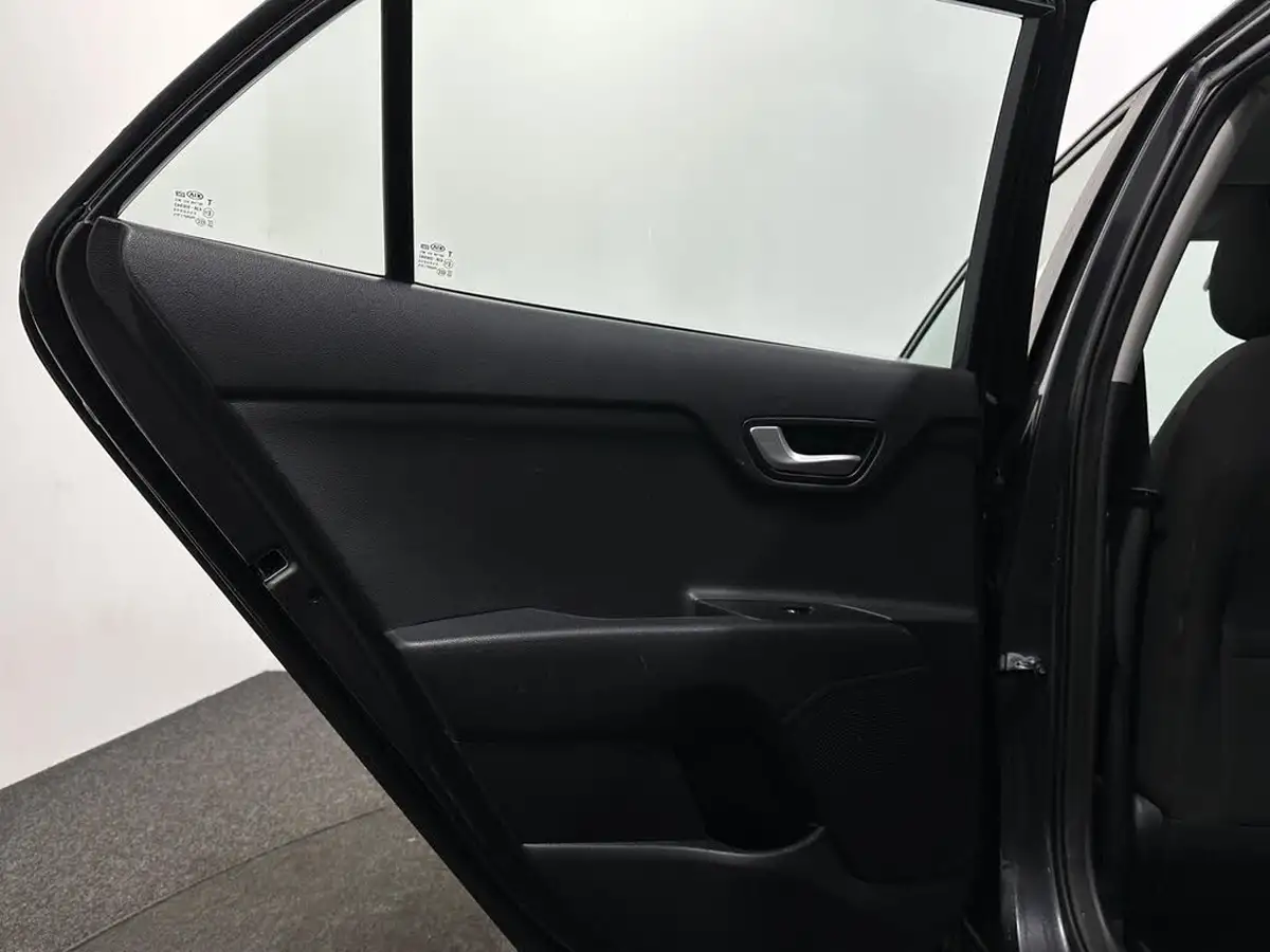 2018-kia-rio-125-2-big-36
