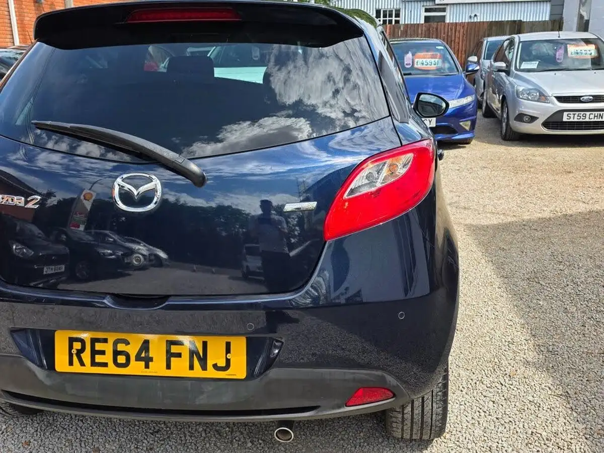 2014-mazda-mazda2-13-sport-venture-big-6