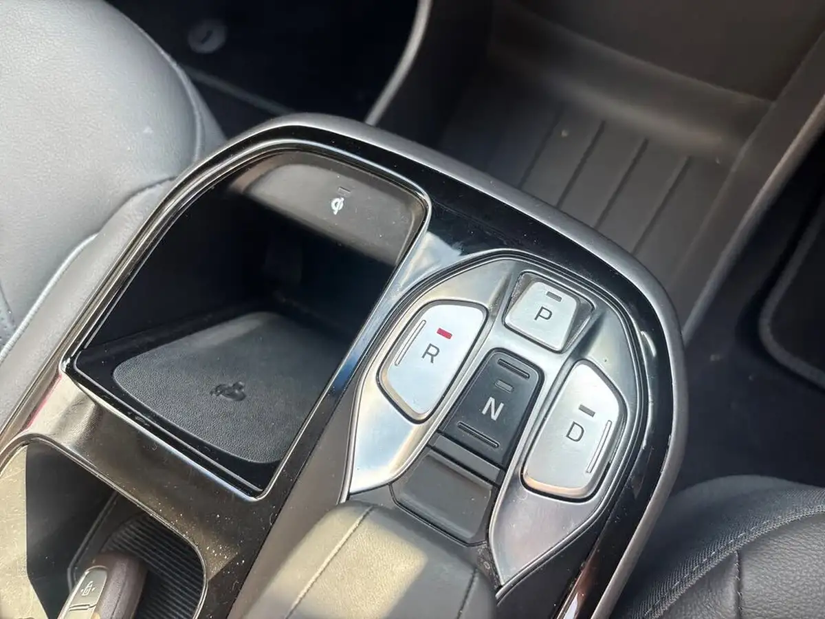 2021-hyundai-ioniq-e-premium-se-electric-100kw-big-23