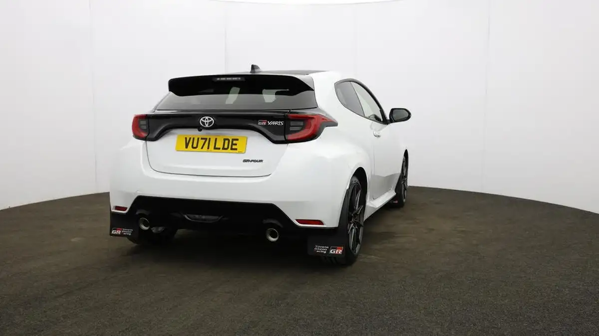 2021-toyota-yaris-16-gr-circuit-pack-big-54