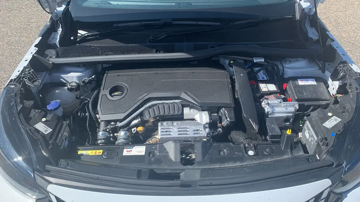 2024-peugeot-2008-suv-12-puretech-gt-136ps-hybrid-e-dsc6-big-17