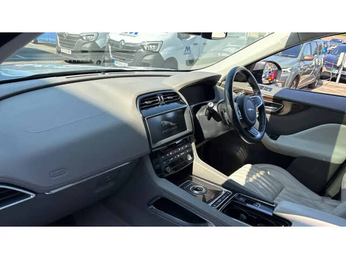 2017-jaguar-f-pace-30td-portfolio-big-8