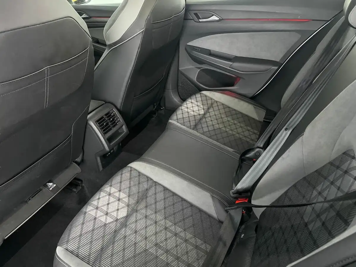 2022-volkswagen-golf-15-tsi-r-line-150ps-hatchback-big-38