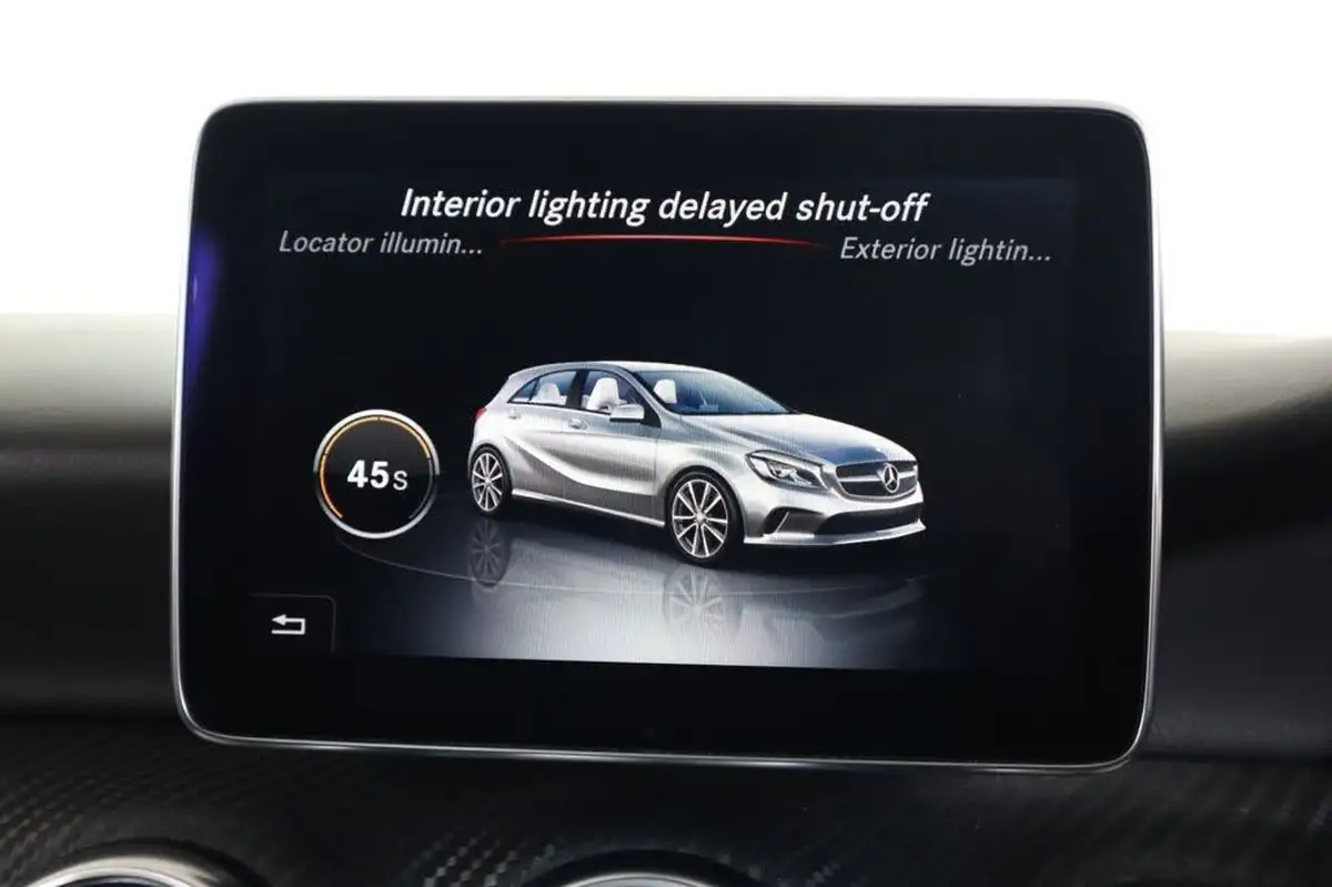 2016-mercedes-benz-a-class-21d-a200d-amg-line-136ps-executivess-big-32