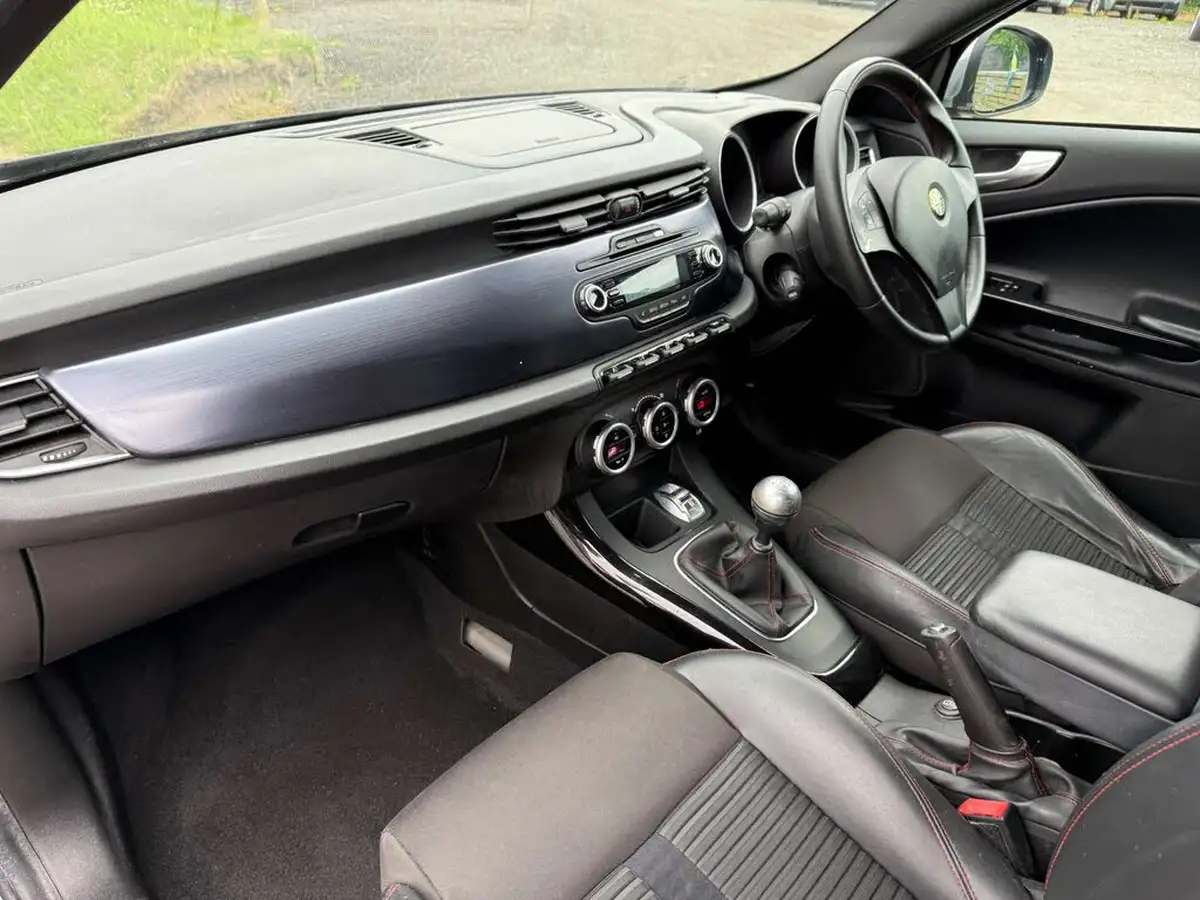 2012-alfa-romeo-giulietta-16td-veloce-big-19