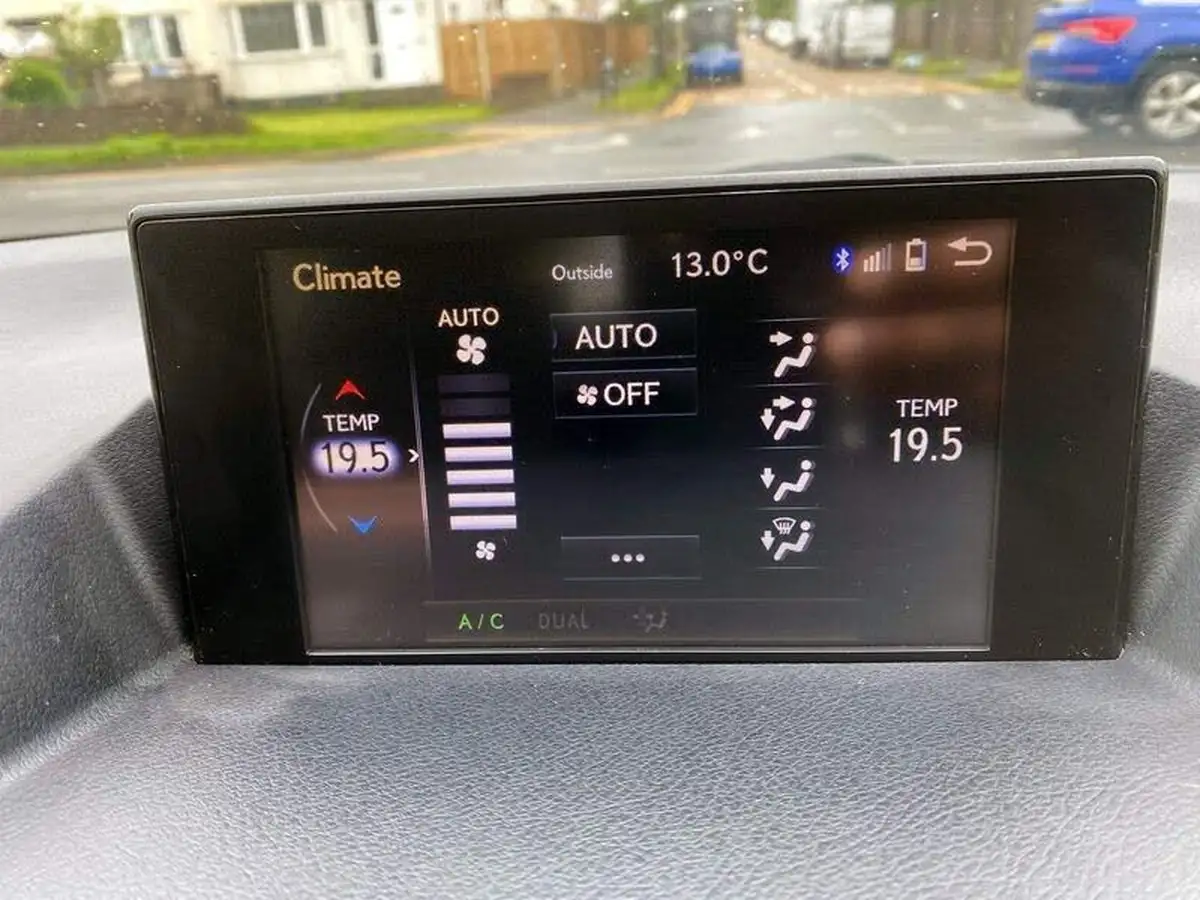 2014-lexus-ct-200h-18-advance-big-33