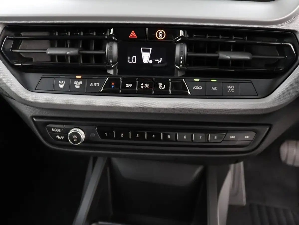 2022-bmw-1-series-15td-116d-se-dct-big-16