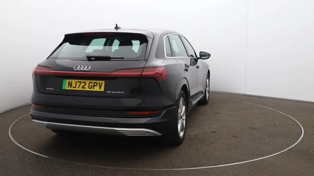 2022-audi-e-tron-55e-technik-station-wagon-big-57