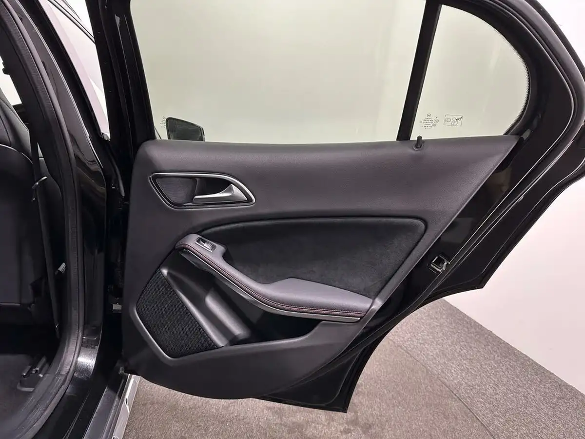 2019-mercedes-benz-gla-class-16-gla-200-amg-line-edition-7g-dct-big-38