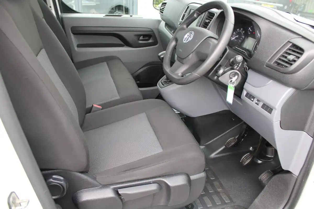 2023-vauxhall-vivaro-15td-2700-l1h1-dynamic-120pseu6d-big-45