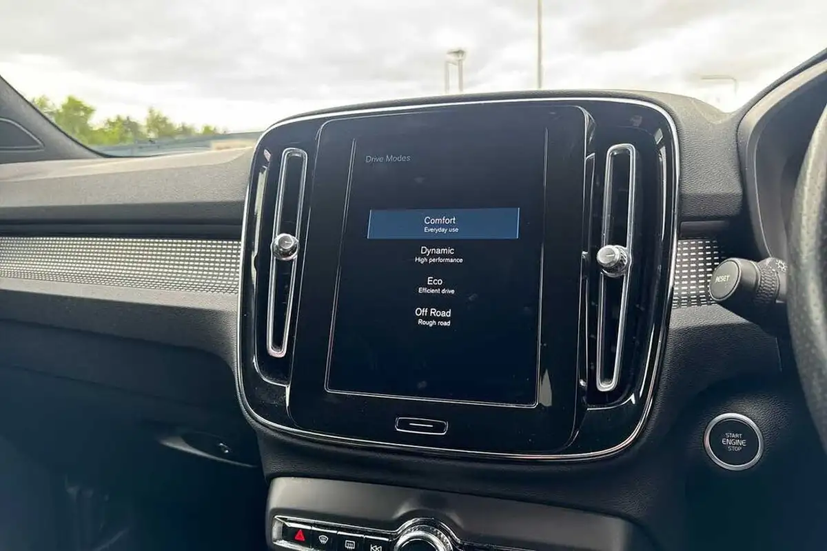 2020-volvo-xc40-20-b4-r-design-awd-big-27