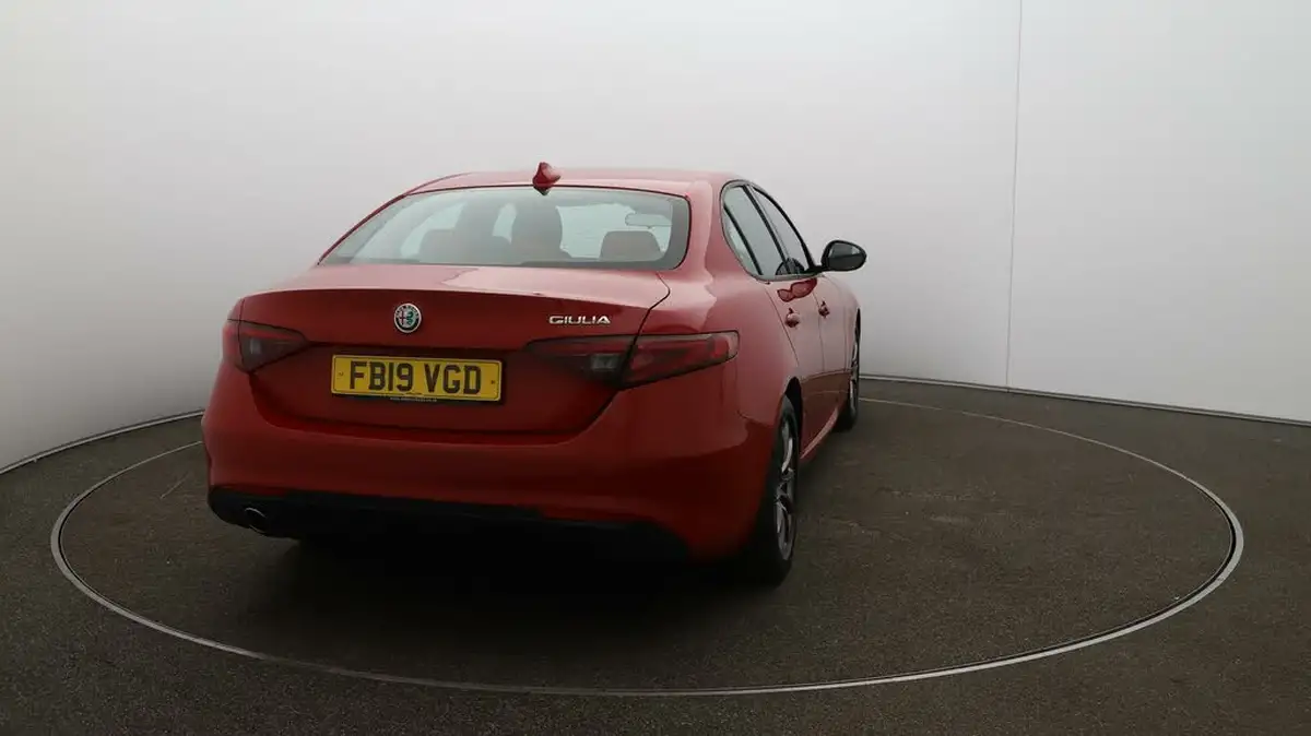 2019-alfa-romeo-giulia-22td-super-150bhp-big-54
