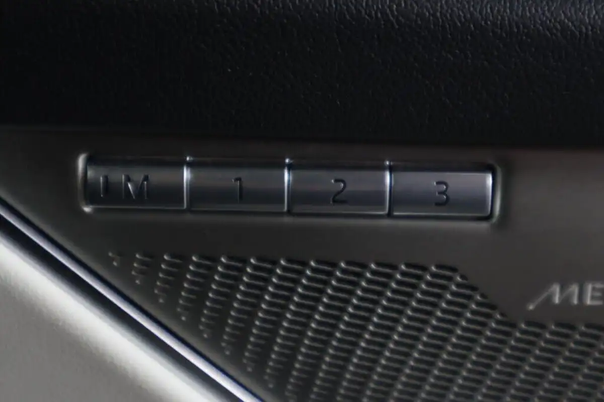 2021-jaguar-f-pace-20-d200-r-dynamic-hse-mhev-big-28