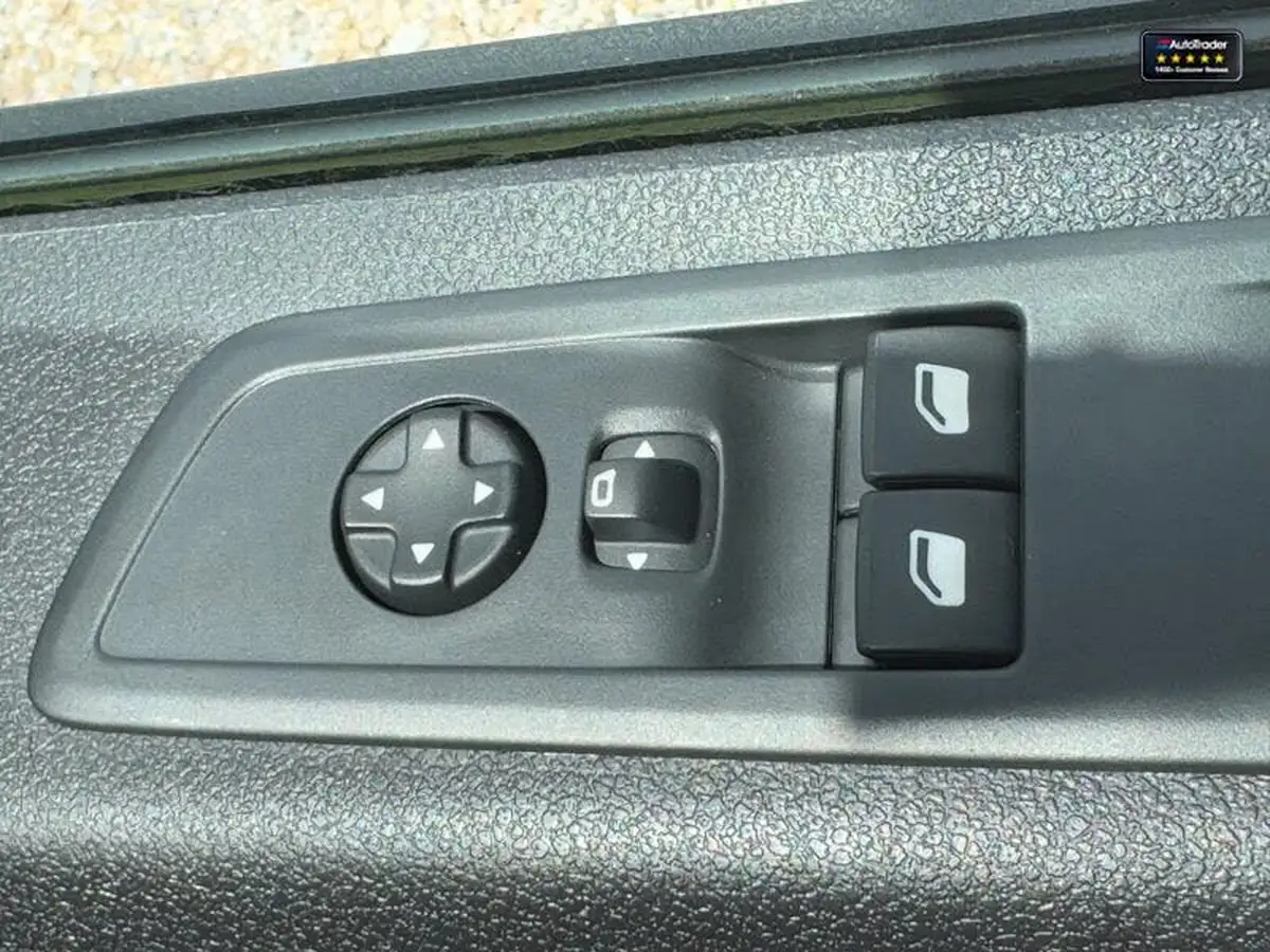 2023-peugeot-expert-15-bluehdi-professional-premium-standard-1000-big-22