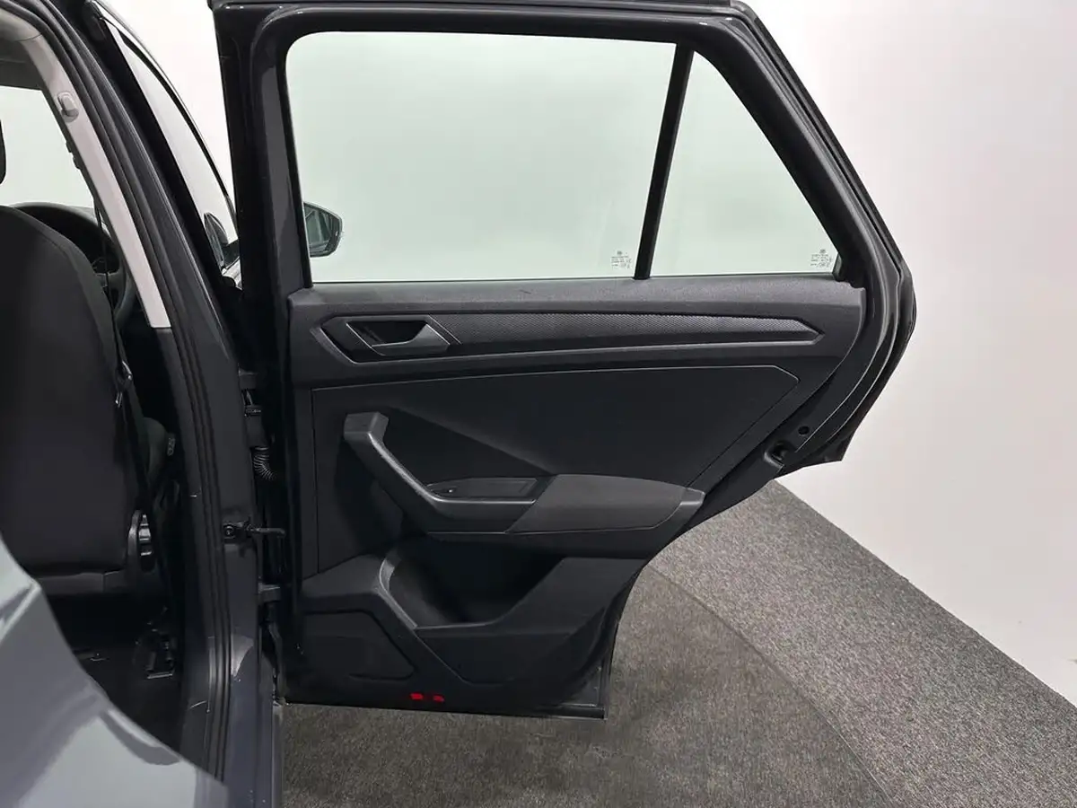 2021-volkswagen-t-roc-20tdi-s-big-33