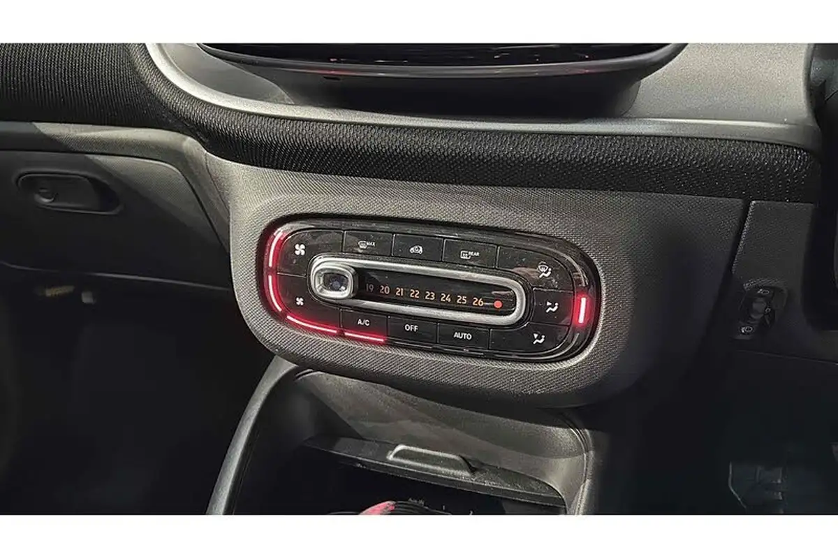 2021-smart-forfour-eq-premium-big-46