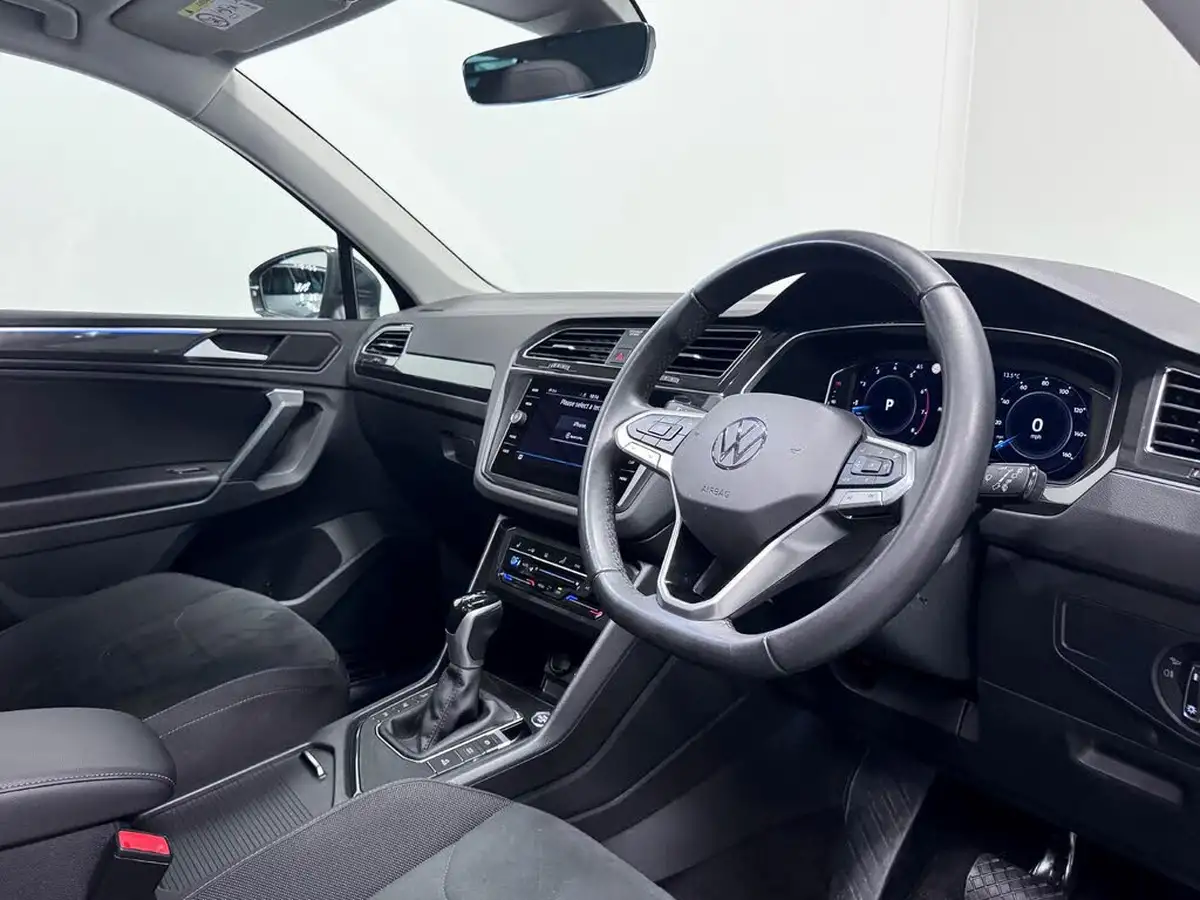 2023-volkswagen-tiguan-15-tsi-elegance-big-23