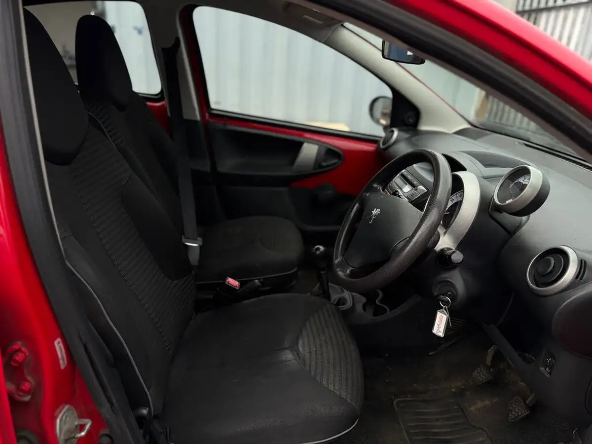 2014-peugeot-107-10-active-5d-big-14