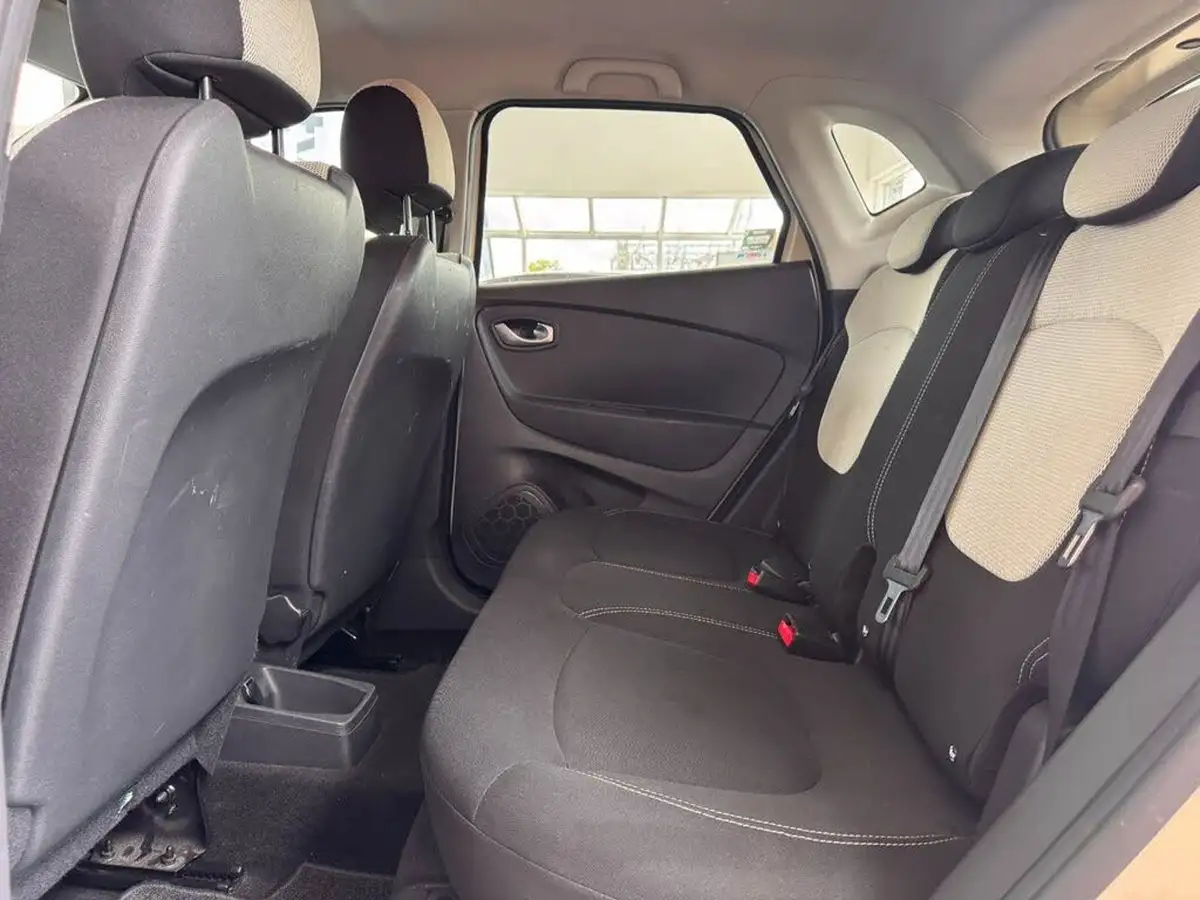 2019-renault-captur-09-tce-iconic-big-23