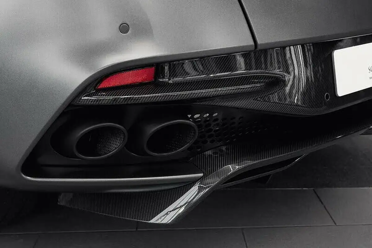 2018-aston-martin-dbs-52-v12-superleggera-big-9