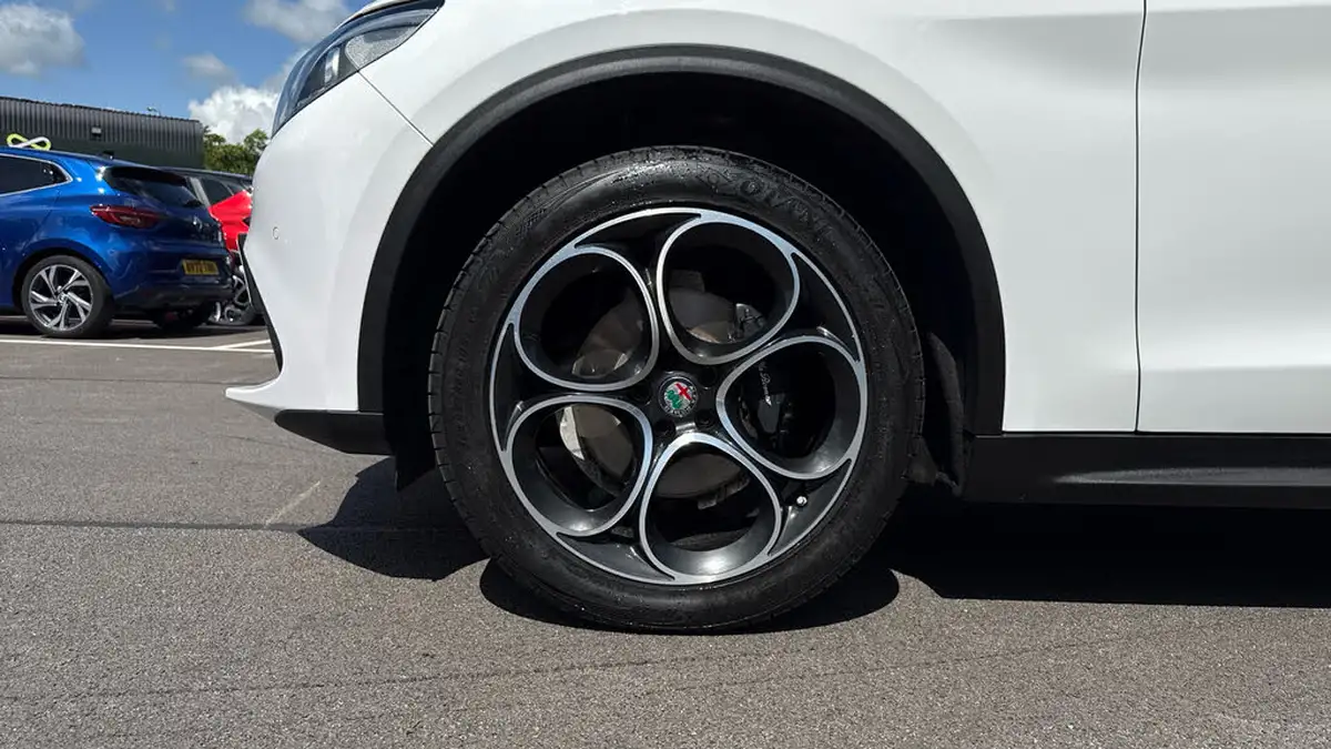 2021-alfa-romeo-stelvio-22td-speciale-big-16