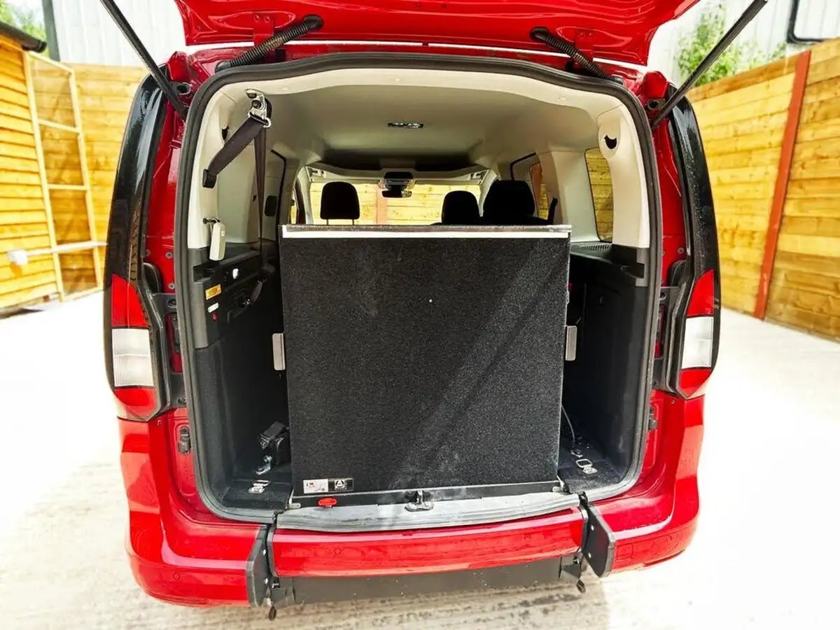 2023-ford-tourneo-connect-20-titanium-auto-big-5