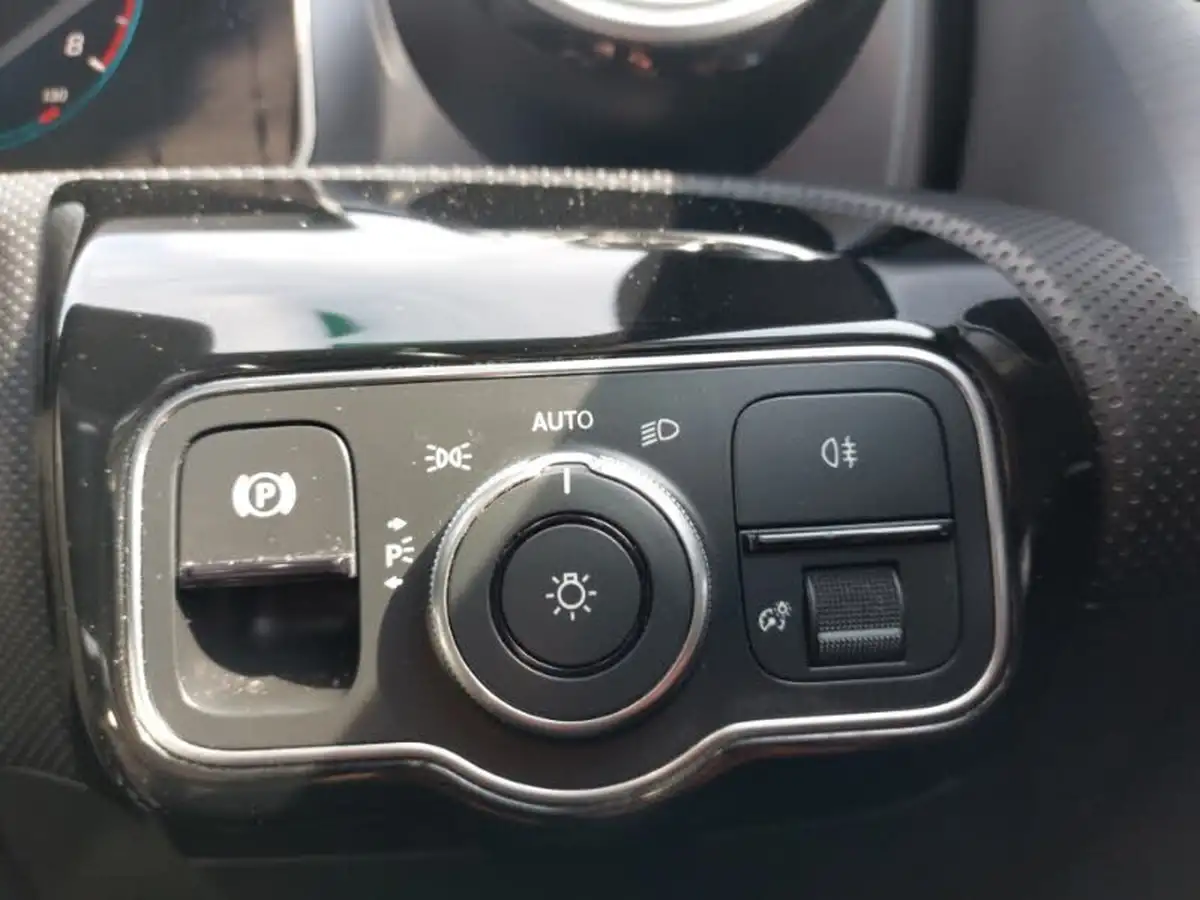 2019-mercedes-benz-cla-20-cla-220-amg-line-premium-coupe-4d-big-18