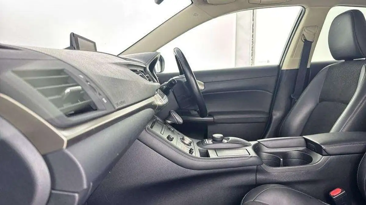2017-lexus-ct-200h-18-sport-99bhp-big-5
