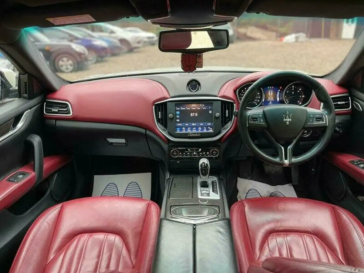 2014-maserati-ghibli-30td-big-20