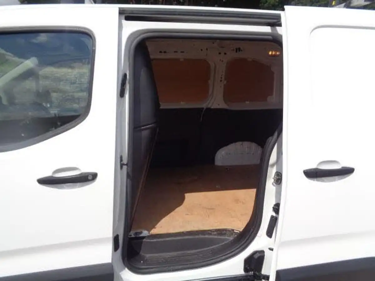 2021-peugeot-partner-15-bluehdi-1000-professional-100ps-eu6dt-panel-big-13