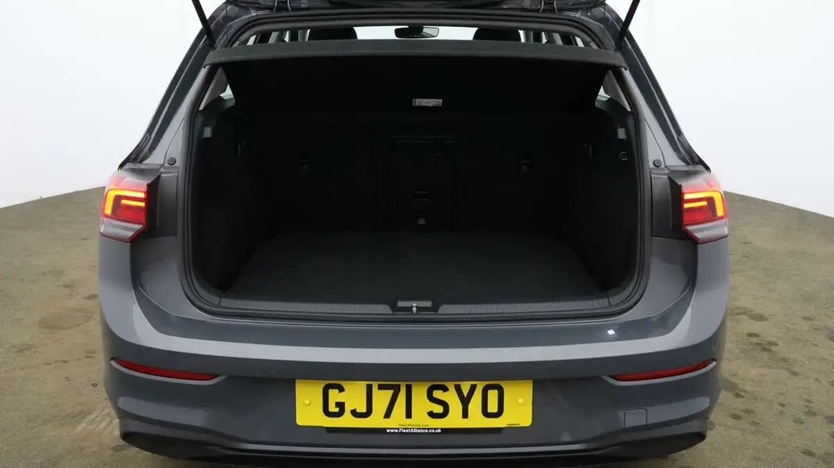 2021-volkswagen-golf-10-tsi-life-hatchback-big-16