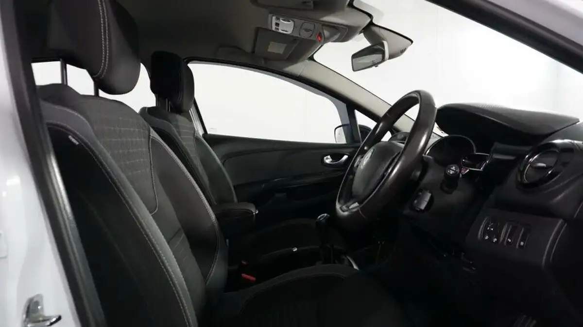 2016-renault-clio-09-tce-dynamique-s-nav-big-8