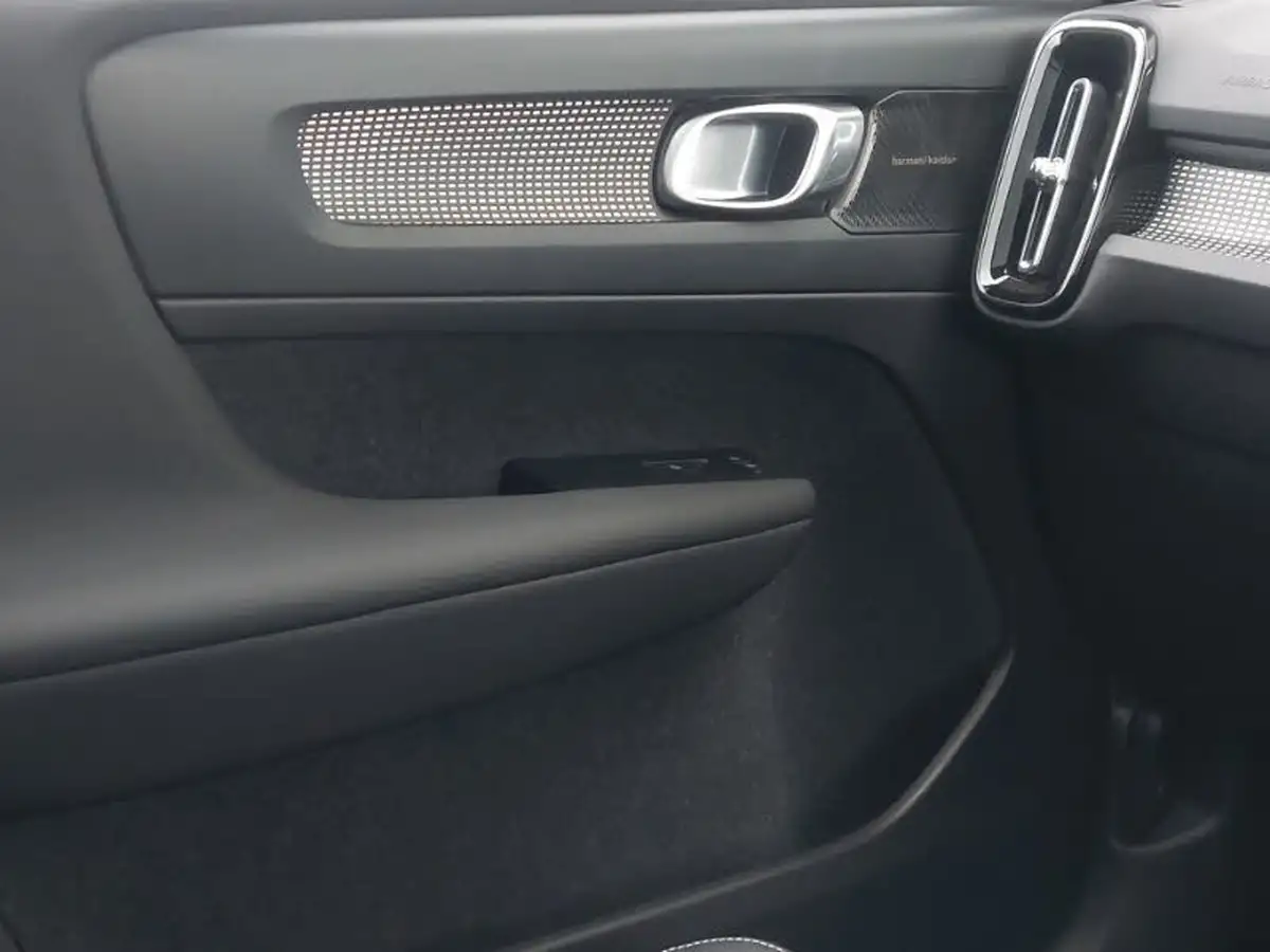 2021-volvo-xc40-15-t5-r-design-262bhp-big-10