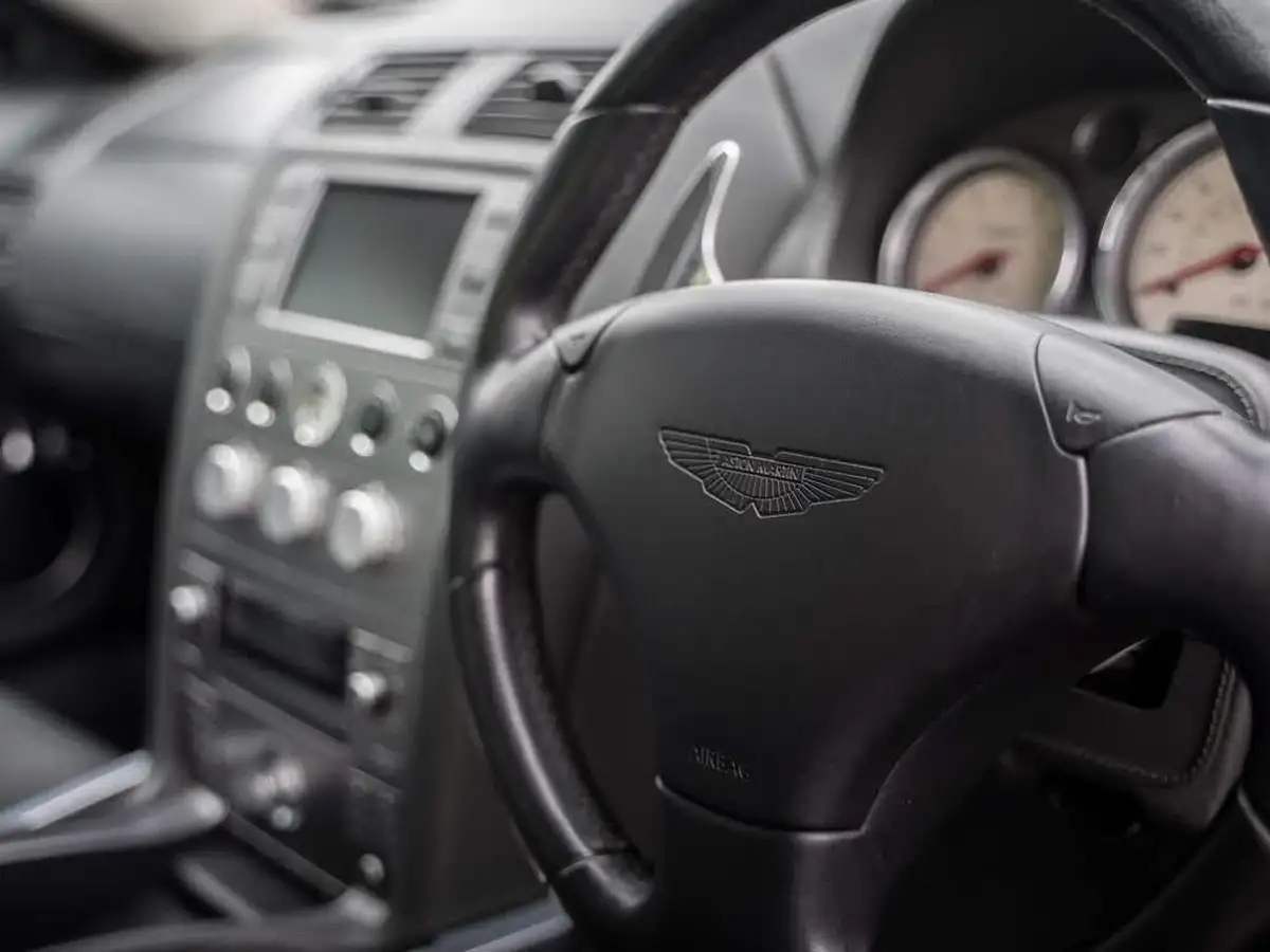 2006-aston-martin-vanquish-59-big-20