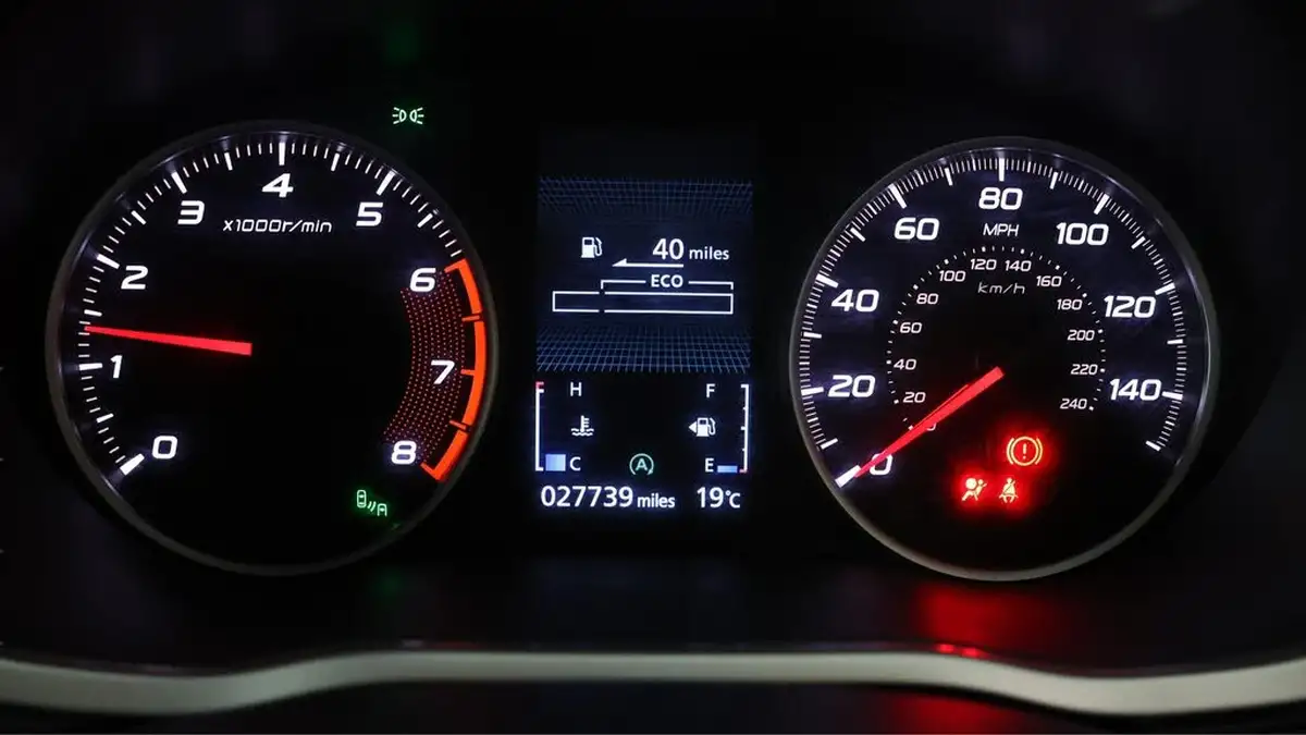 2019-mitsubishi-eclipse-cross-15-exceed-big-10