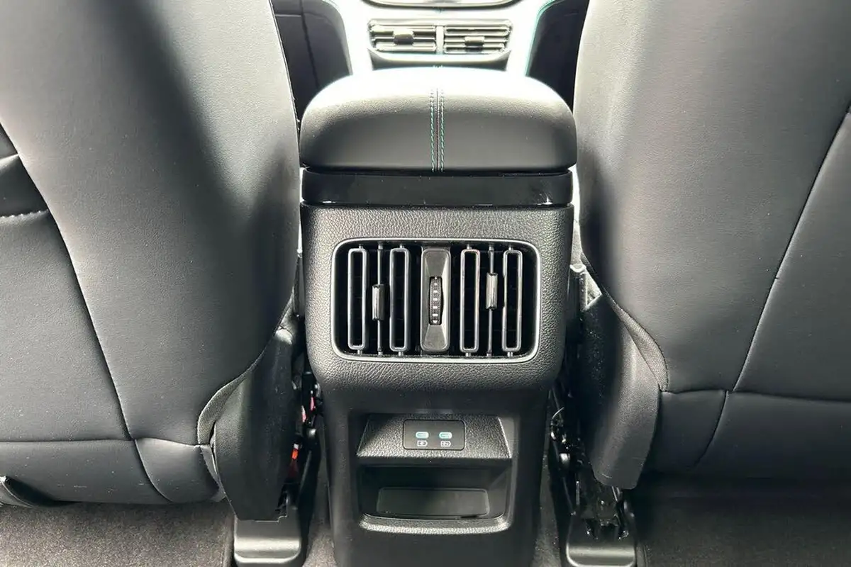 2025-byd-seal-15-boost-big-36