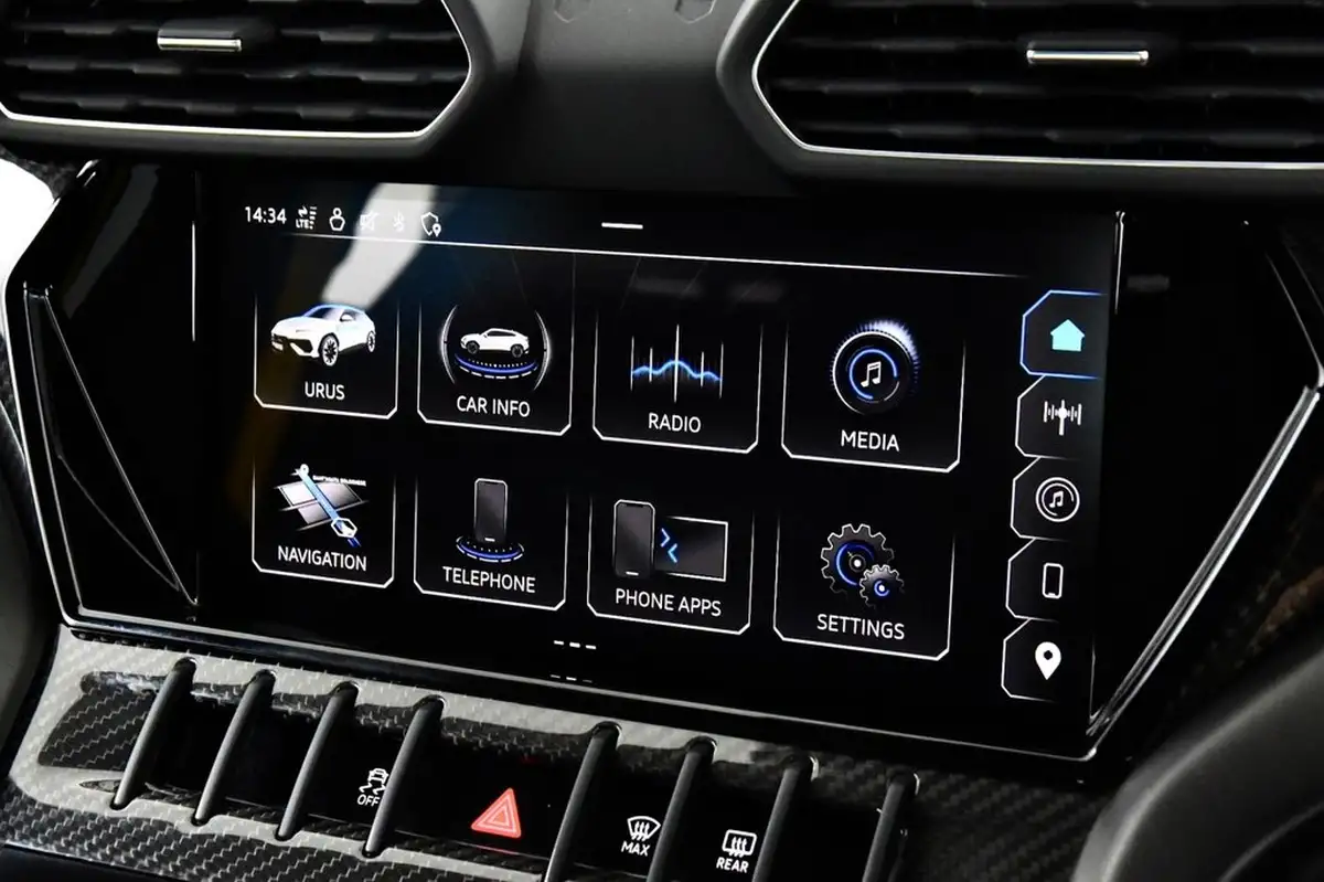 2024-lamborghini-urus-40-no-trim-big-32