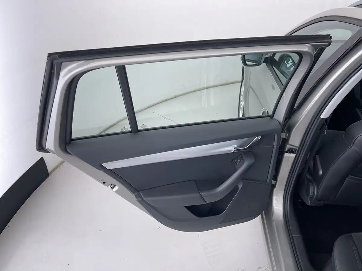 2015-skoda-octavia-20tdi-se-l-estate-big-27