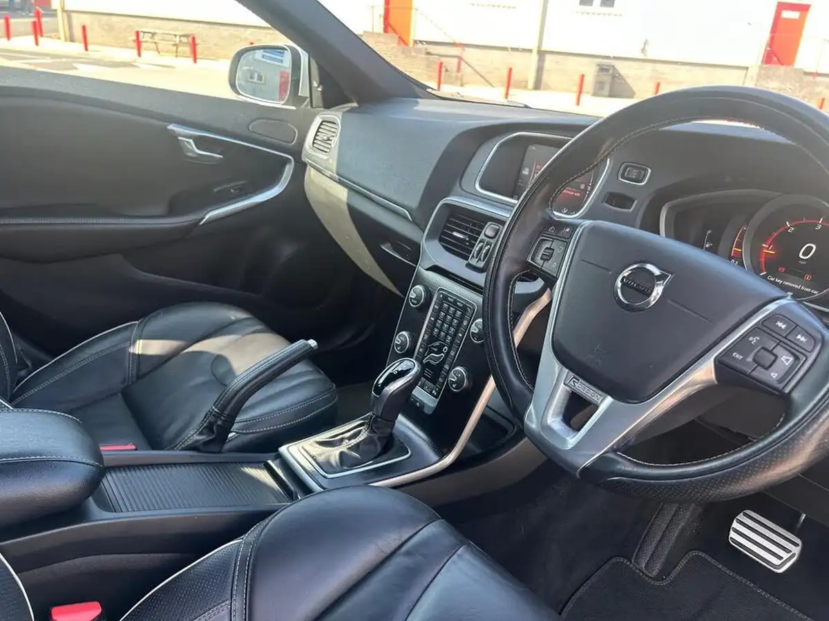2018-volvo-v40-20td-d3-r-design-geartronic-big-5