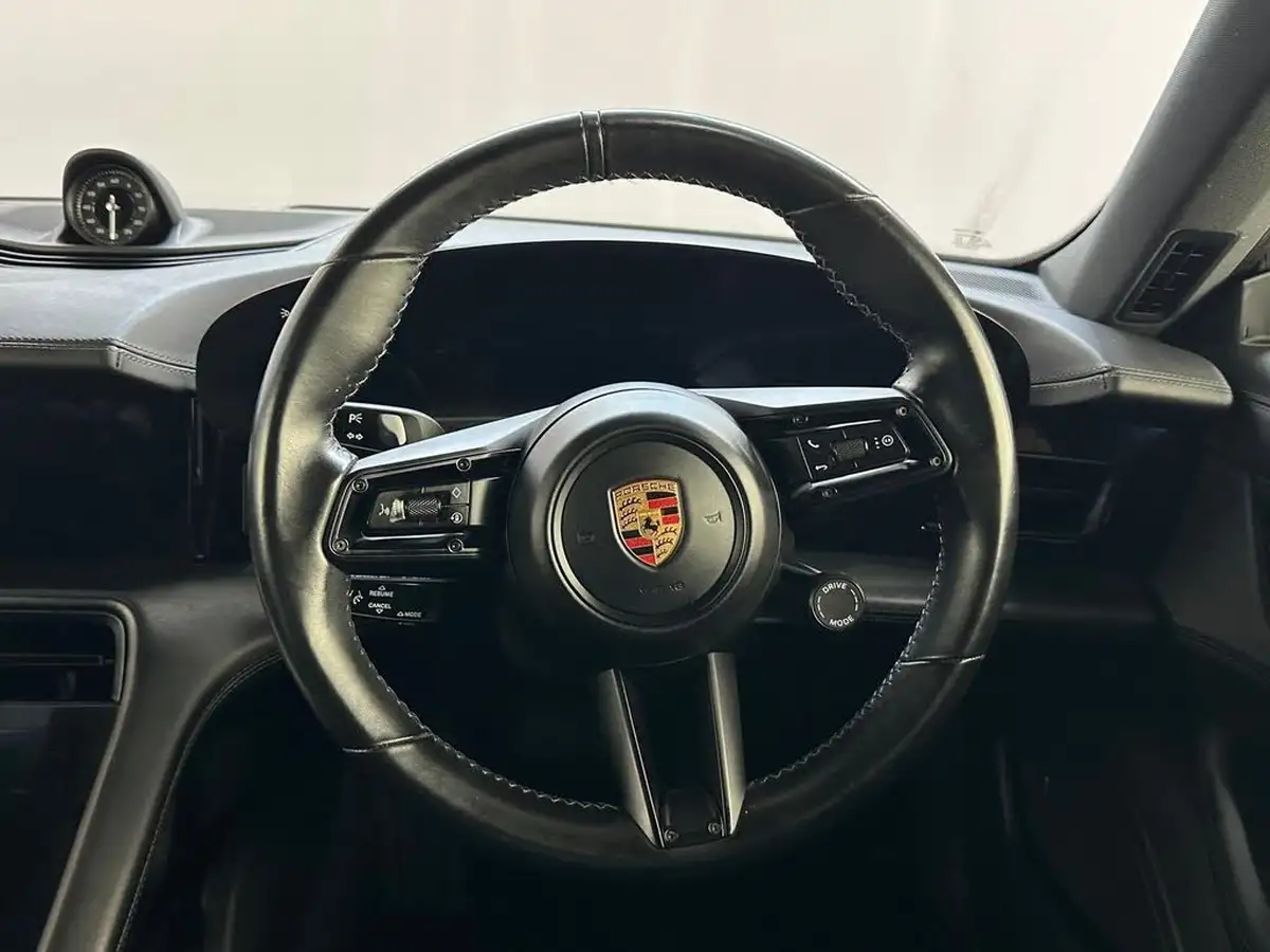 2021-porsche-taycan-e-base-476ps-performance-battery-plus-big-8