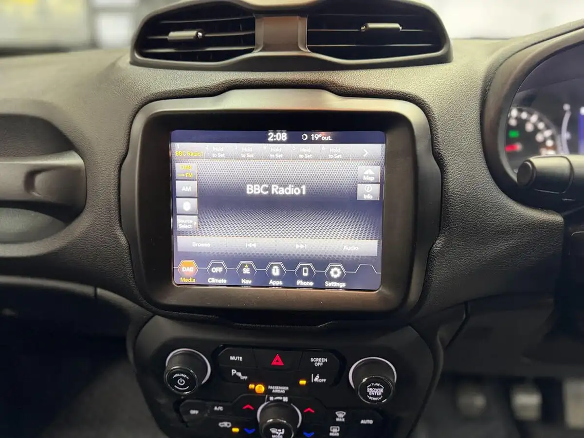 2018-jeep-renegade-10-gse-longitude-big-40